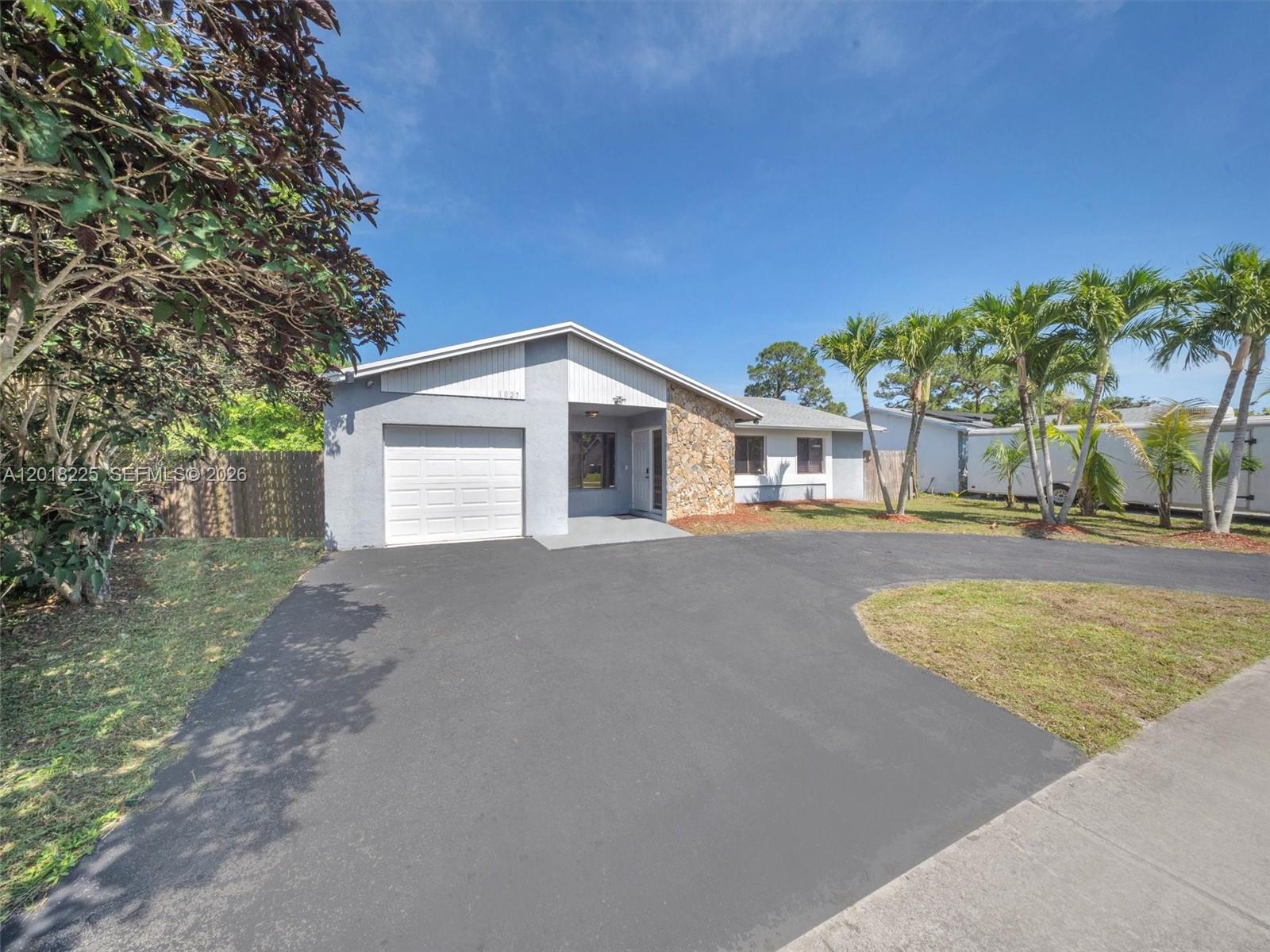 1027 SW 49th Ter