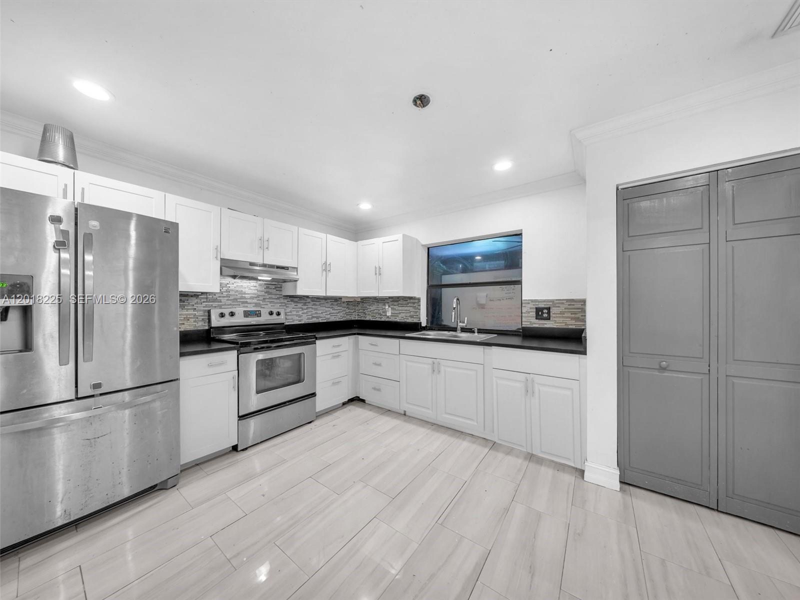 1027 SW 49th Ter