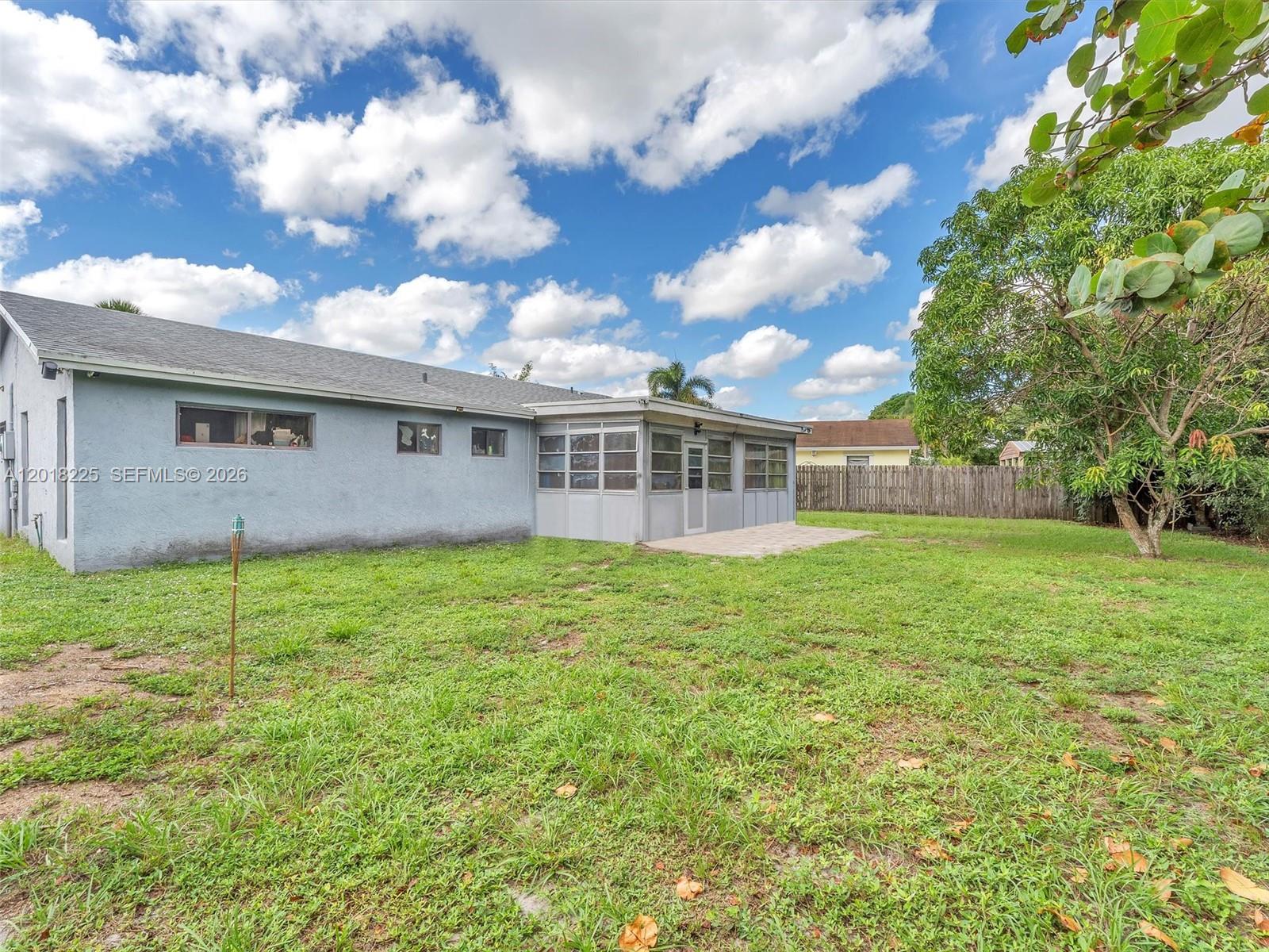 1027 SW 49th Ter