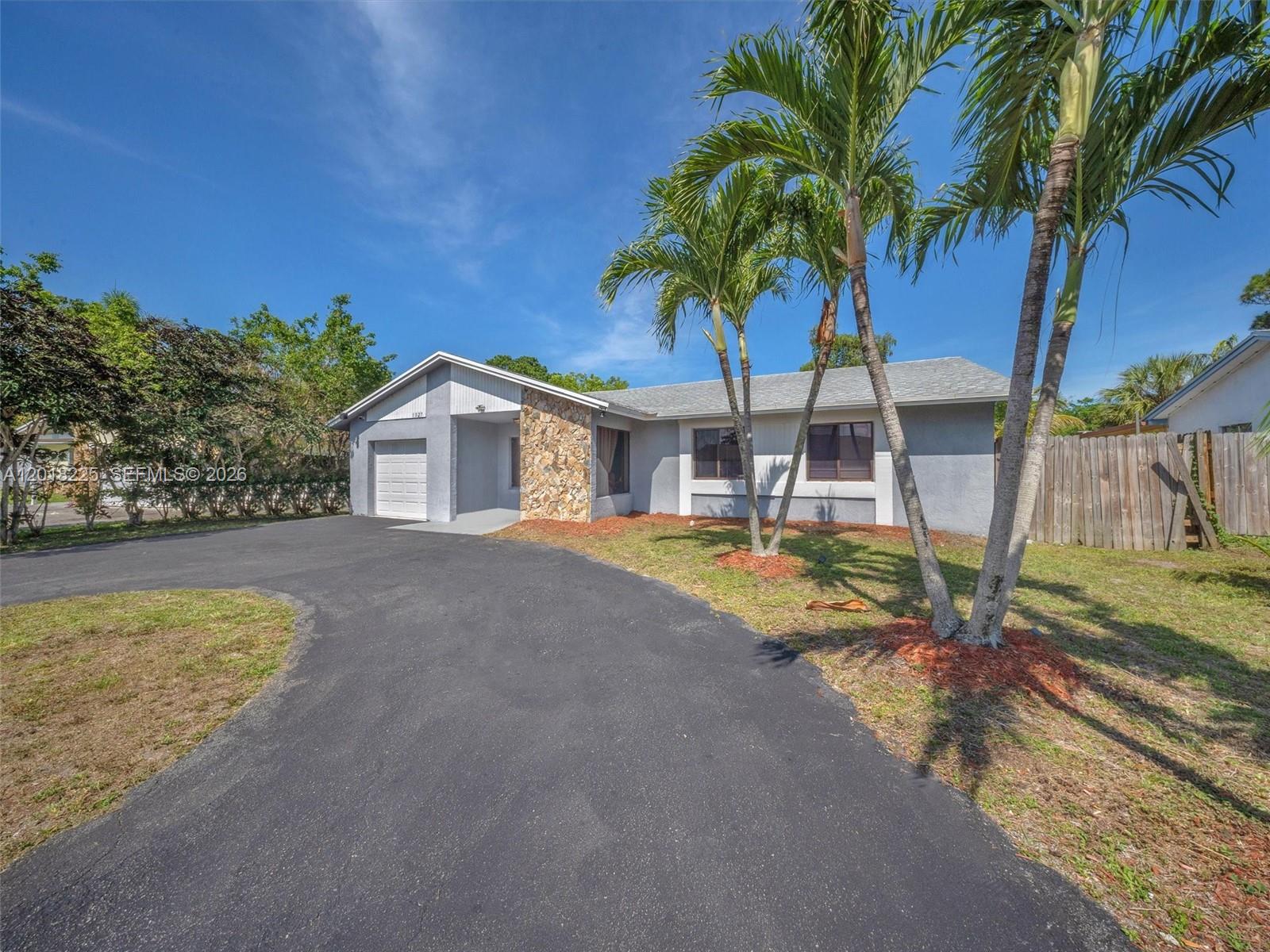 1027 SW 49th Ter
