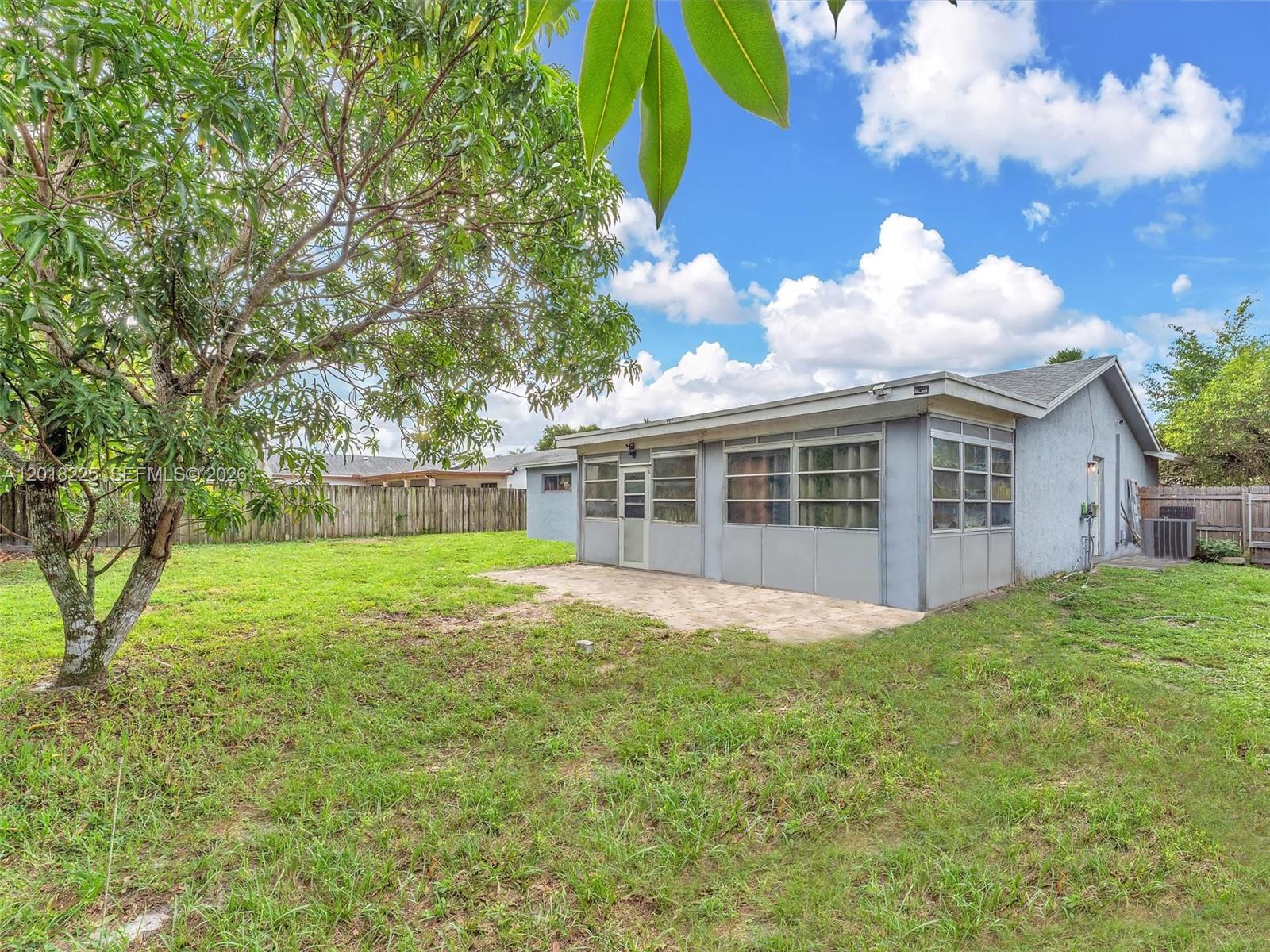 1027 SW 49th Ter