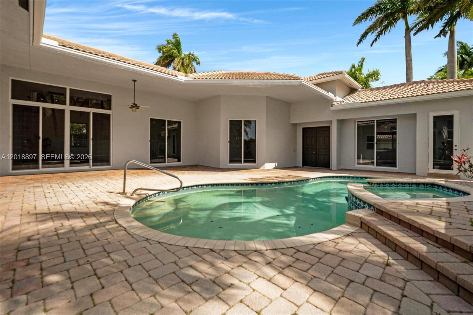1666 Victoria Pointe Cir