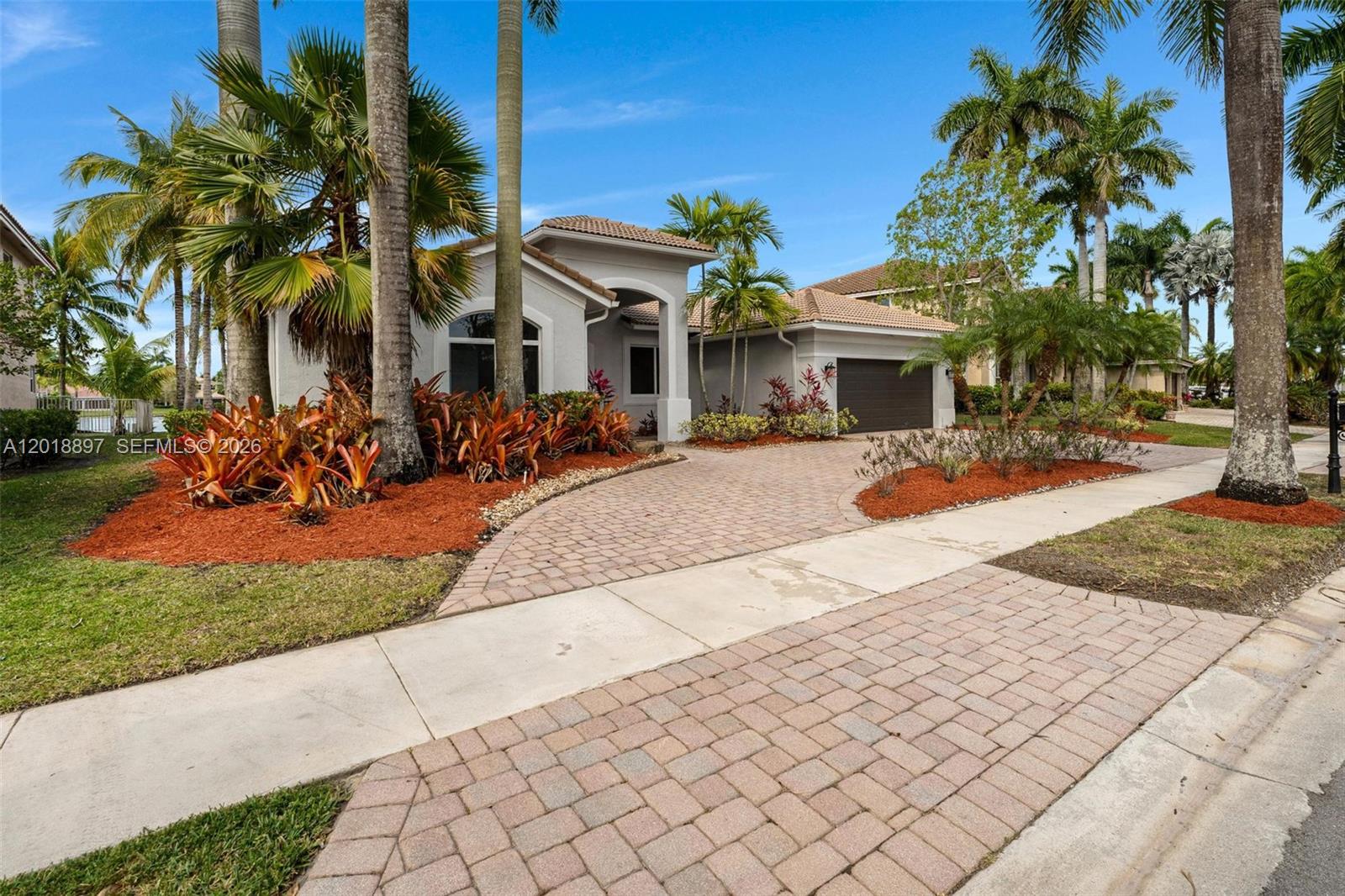 1666 Victoria Pointe Cir