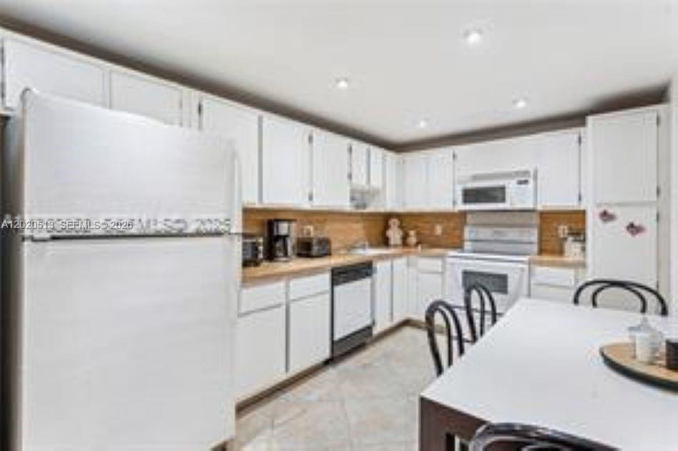 3800 Oaks Clubhouse Dr # 307
