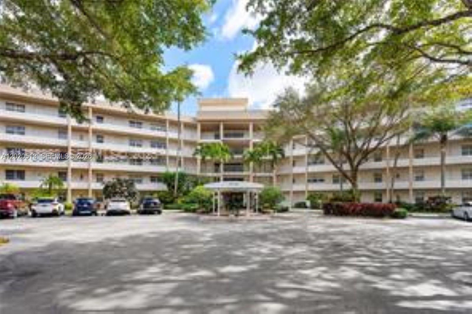 3800 Oaks Clubhouse Dr # 307