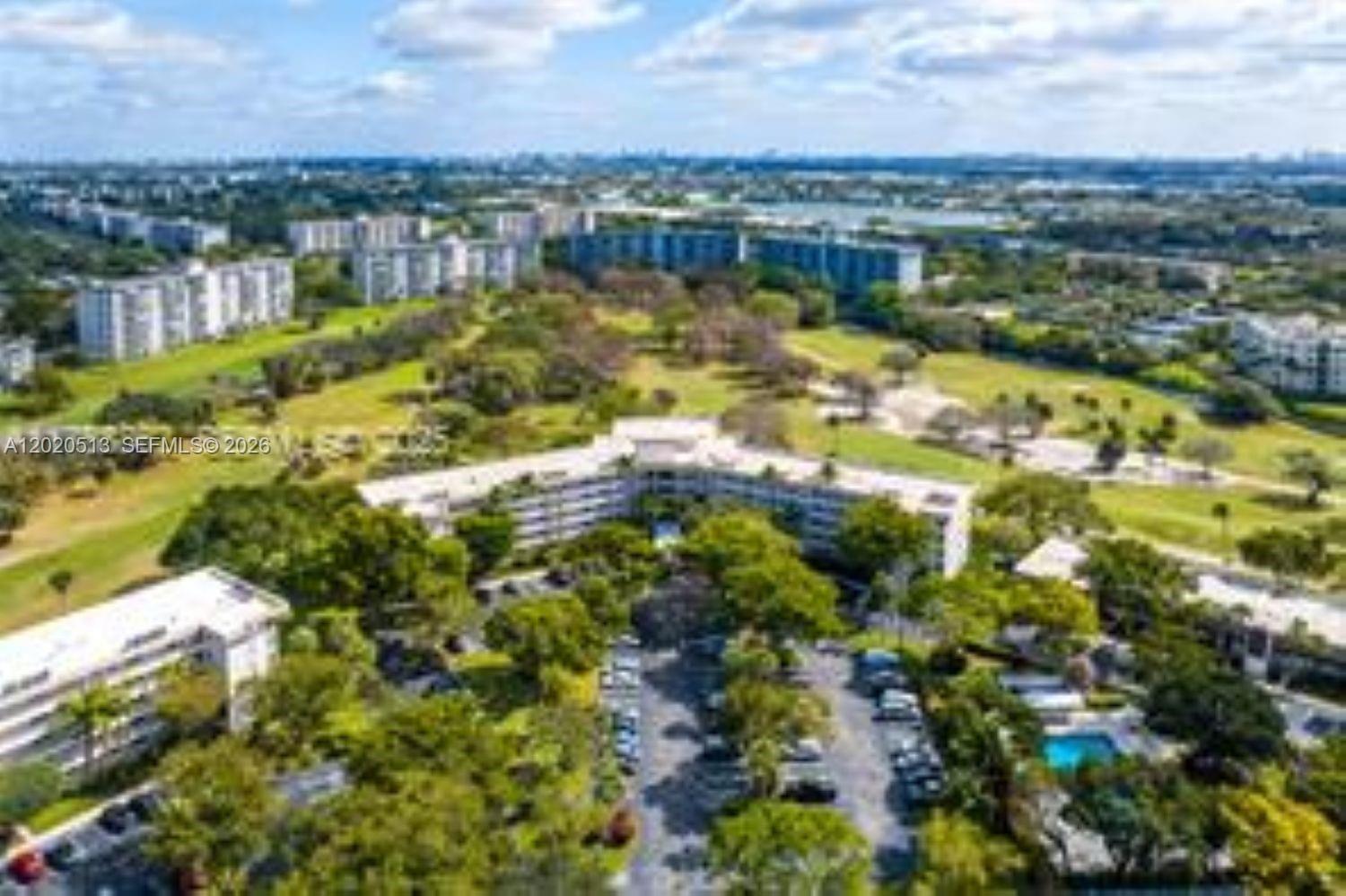 3800 Oaks Clubhouse Dr # 307