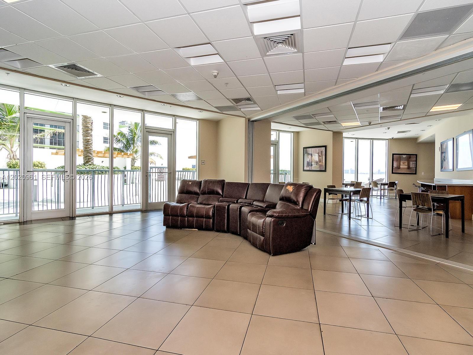 1750 N Bayshore Dr # 1515