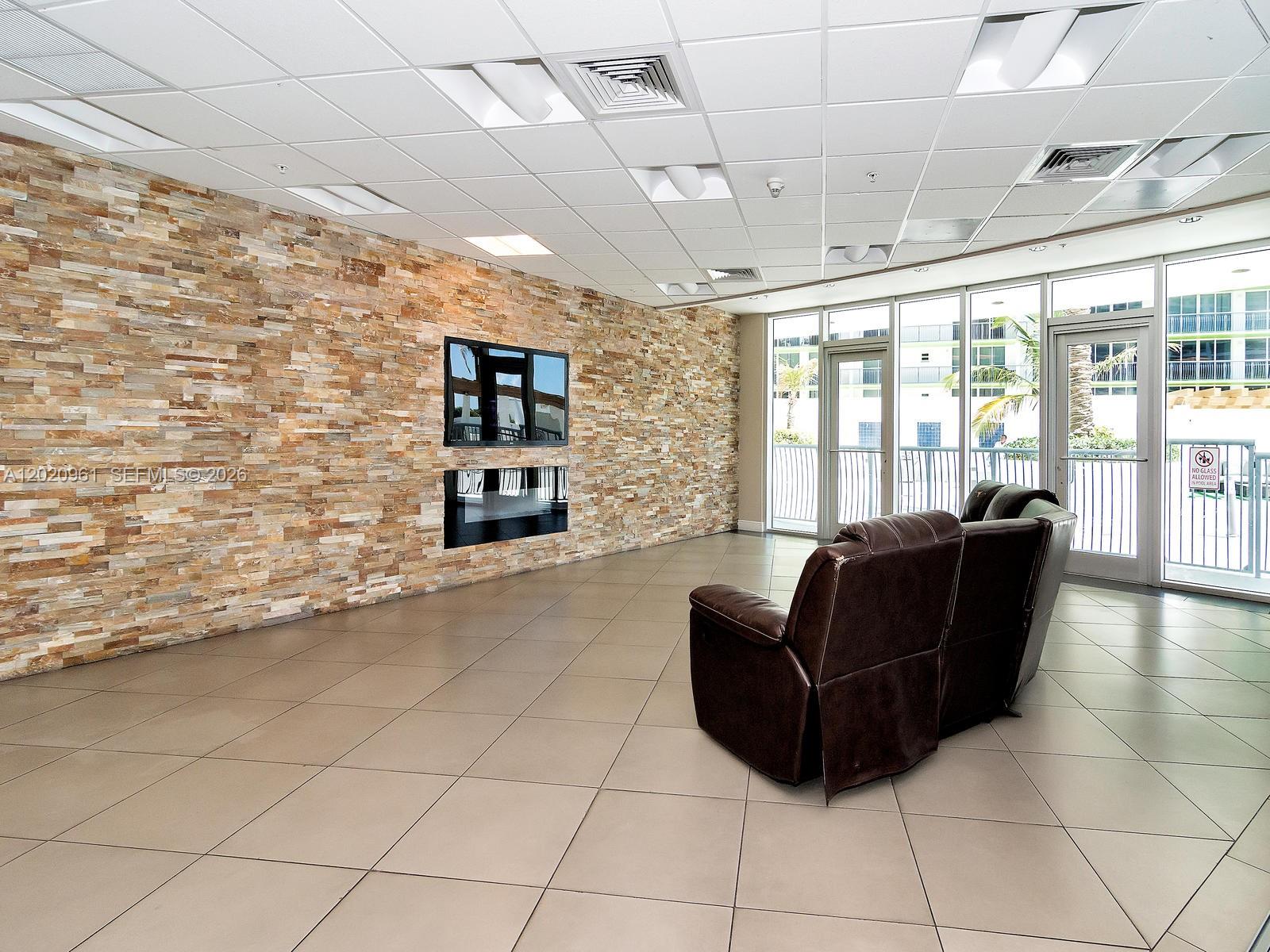 1750 N Bayshore Dr # 1515