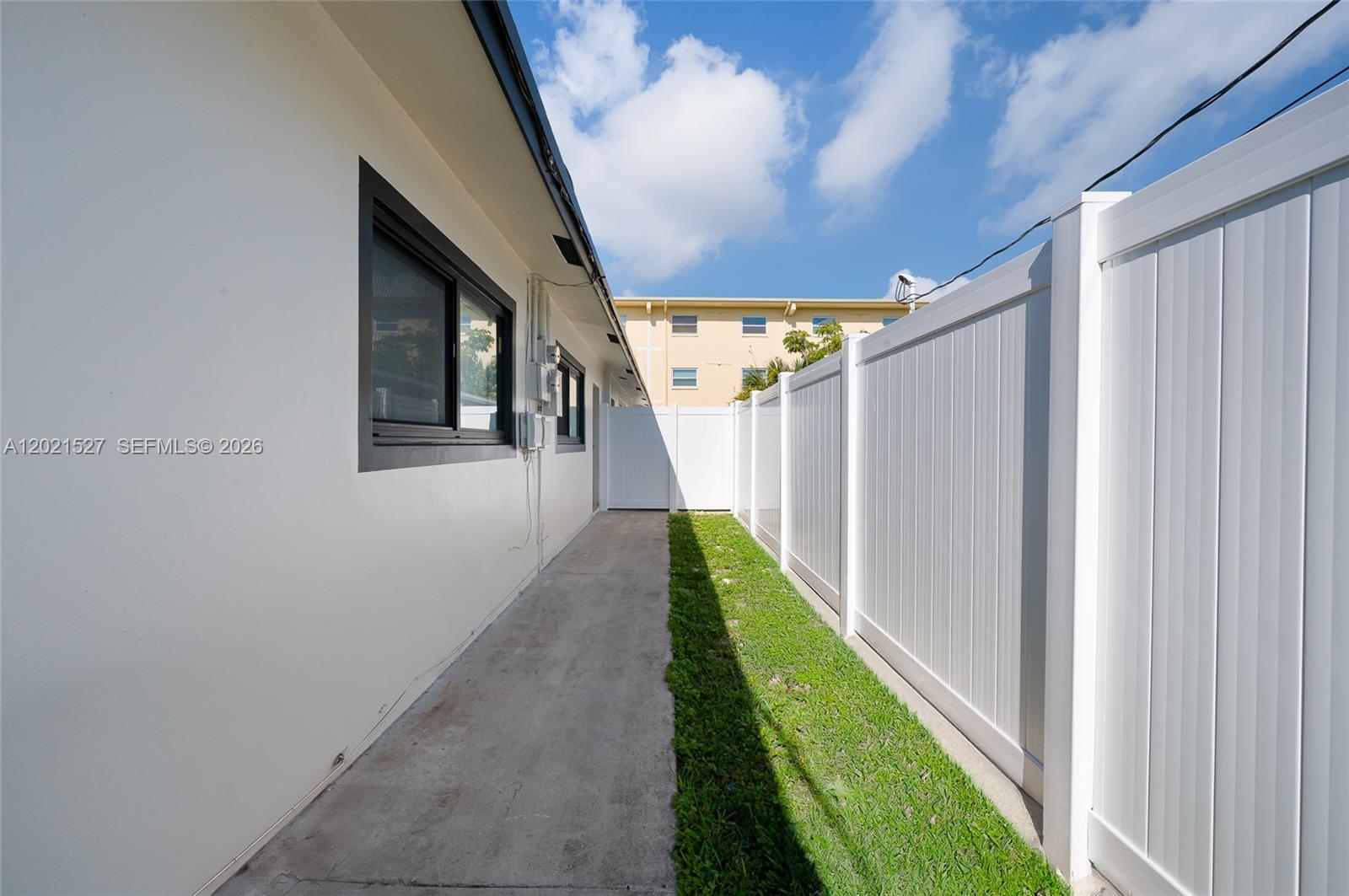 329 SE 12th Ave # 1