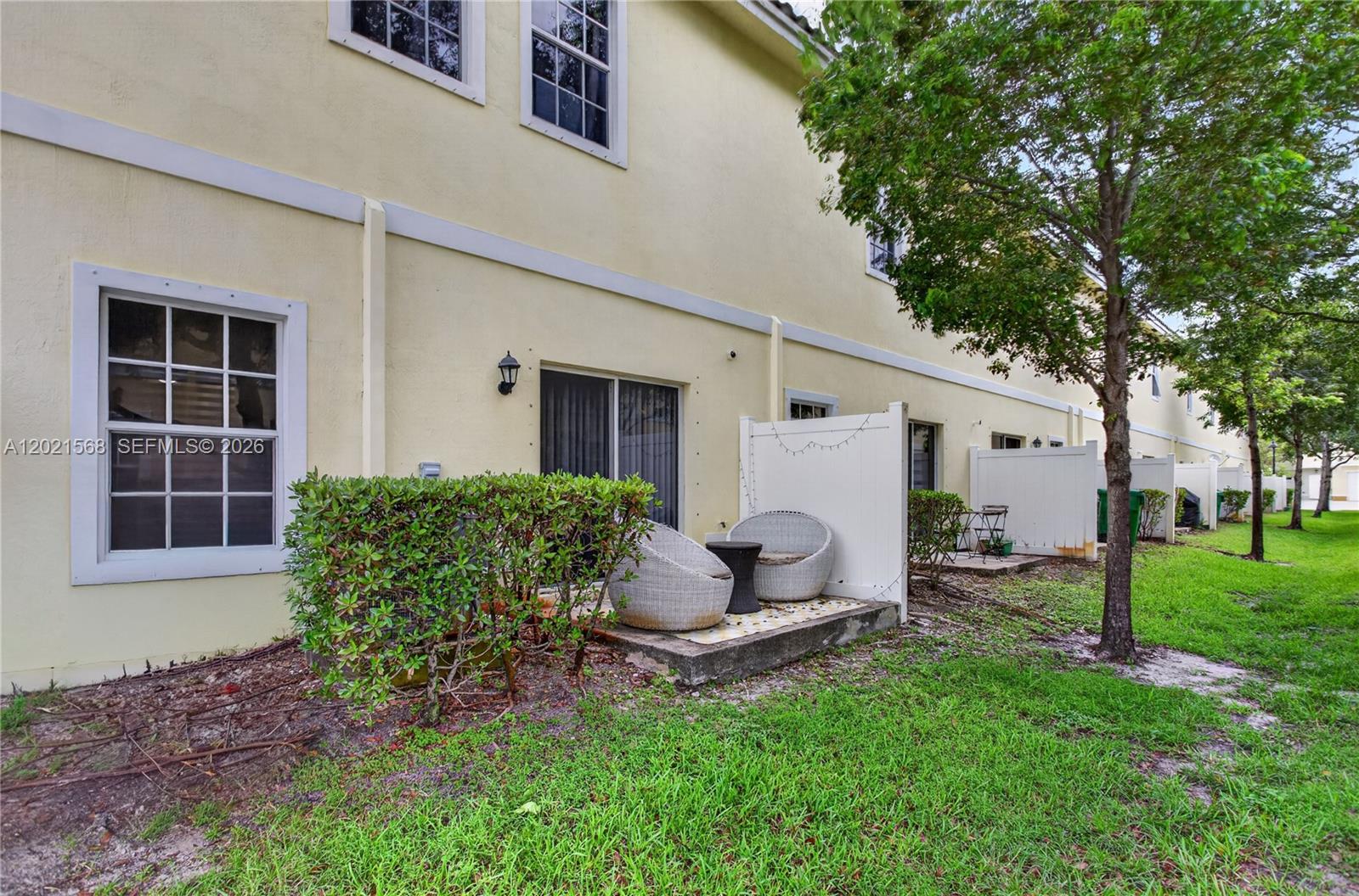 4044 NW 11th St Unit: -