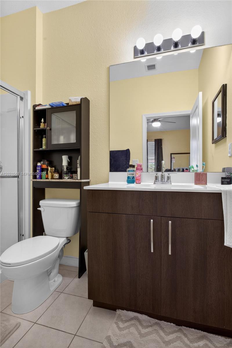 4044 NW 11th St Unit: -