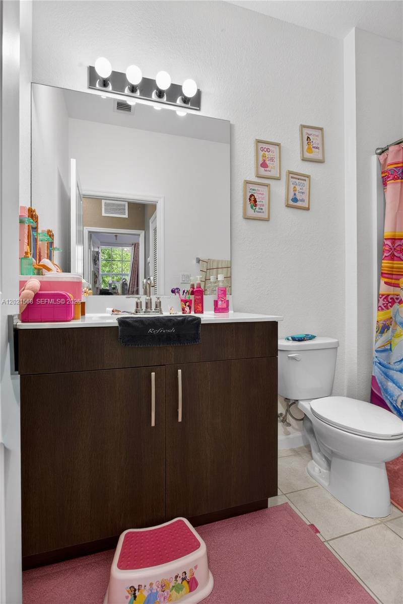 4044 NW 11th St Unit: -