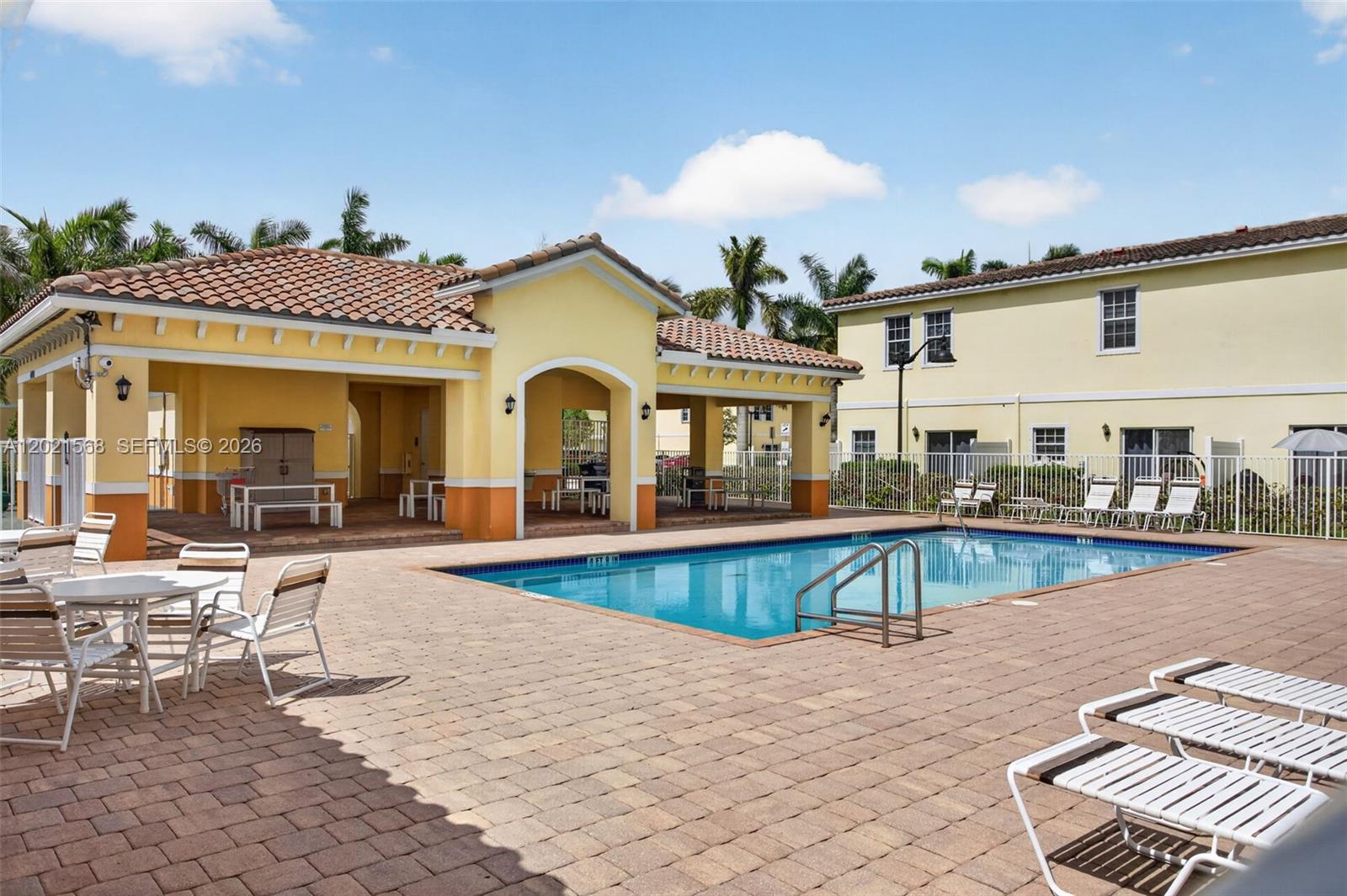 4044 NW 11th St Unit: -