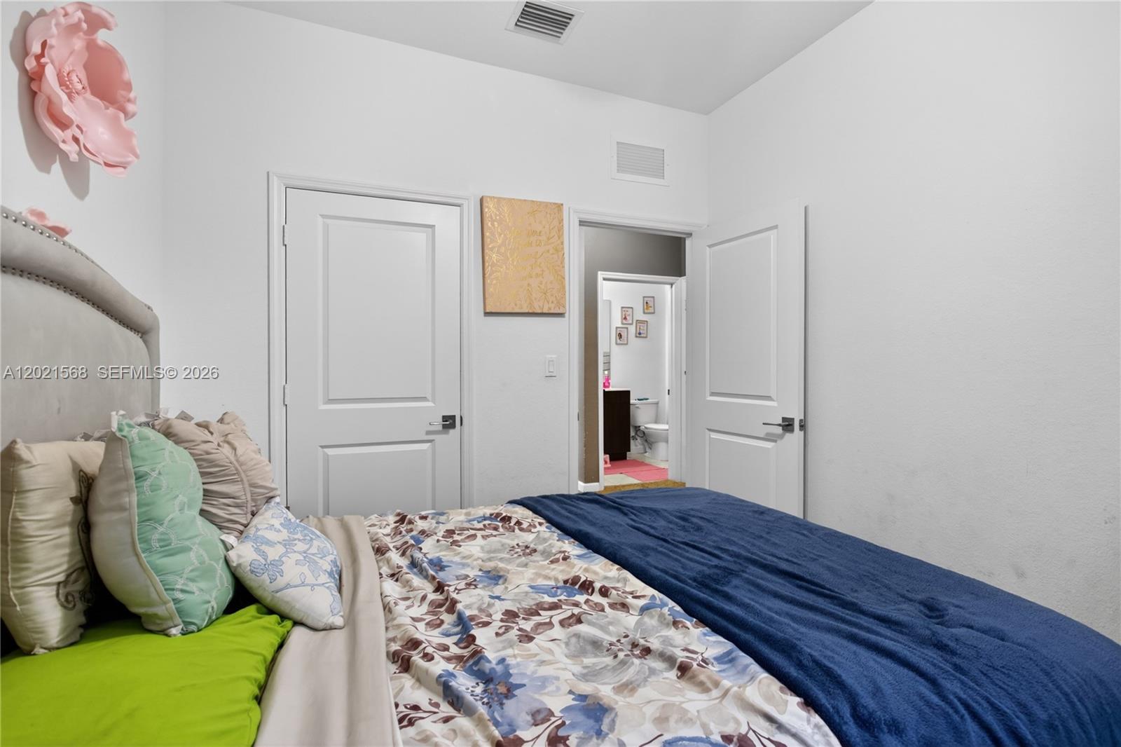 4044 NW 11th St Unit: -