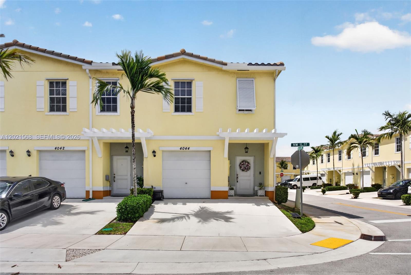 4044 NW 11th St Unit: -