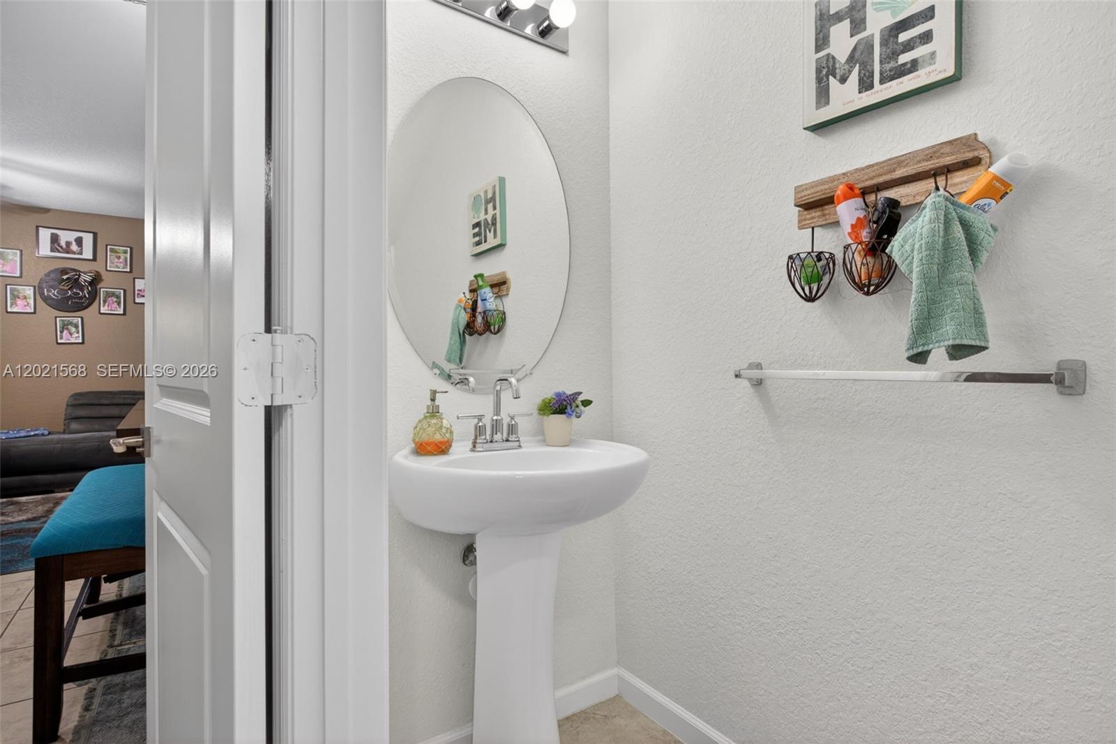 4044 NW 11th St Unit: -