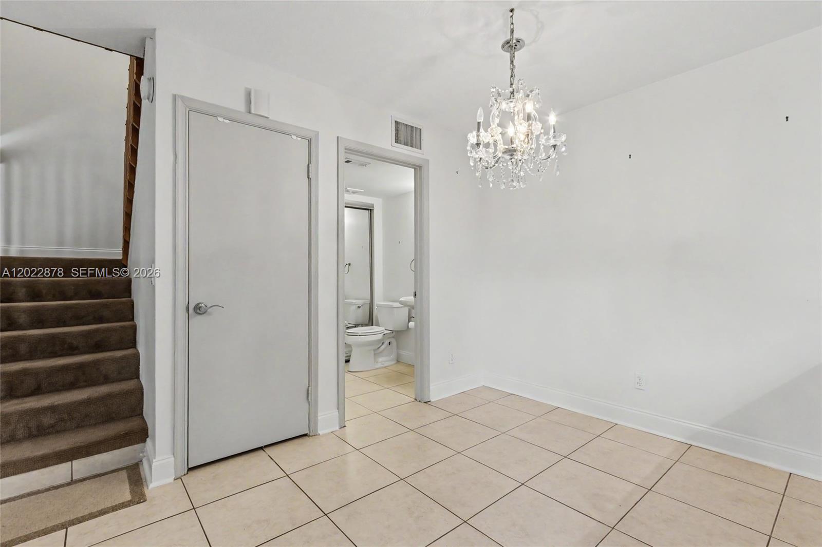 1530 W Harmony Lake Cir