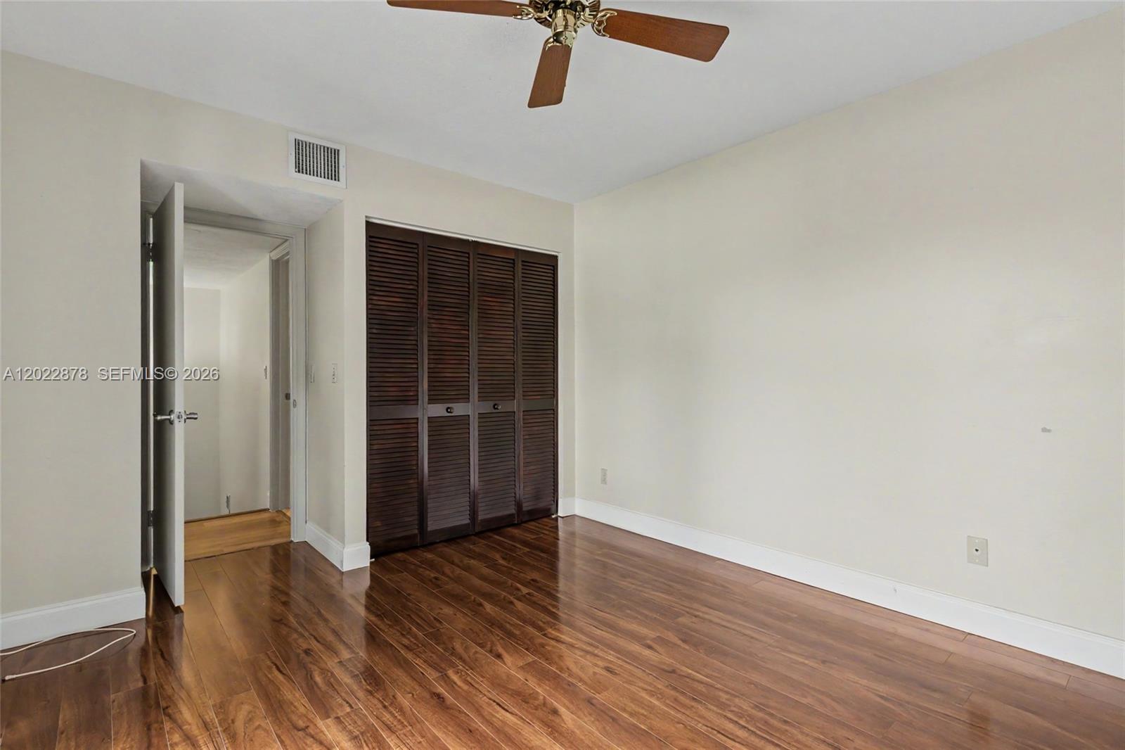 1530 W Harmony Lake Cir