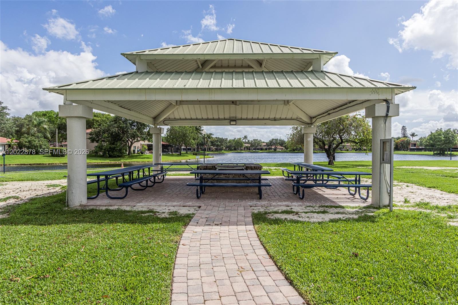 1530 W Harmony Lake Cir