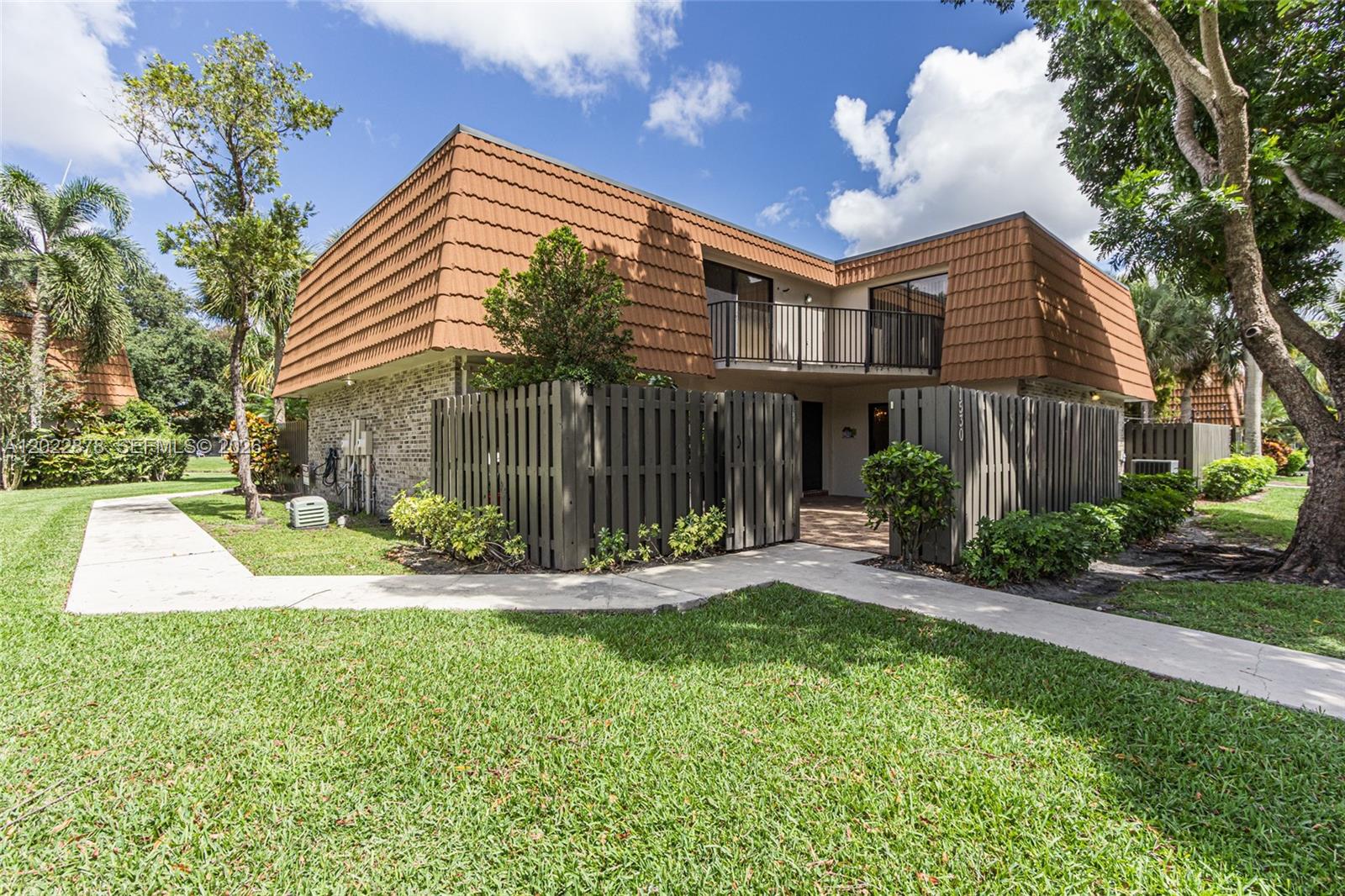 1530 W Harmony Lake Cir