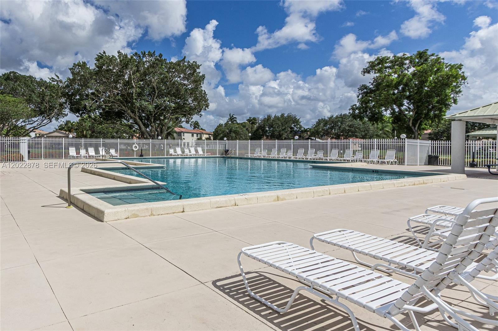 1530 W Harmony Lake Cir