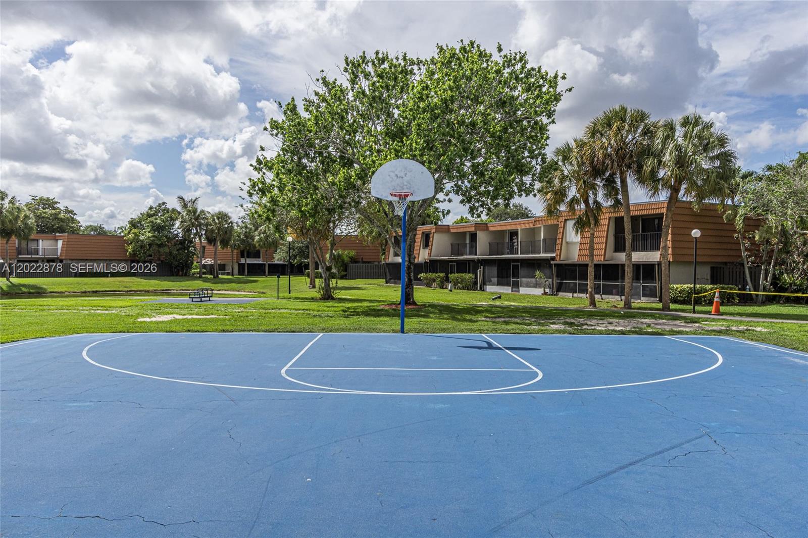 1530 W Harmony Lake Cir