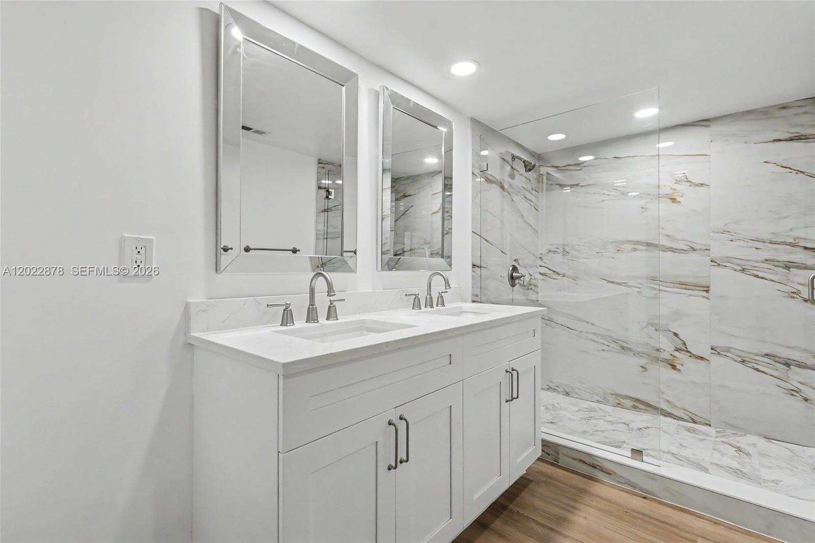 1530 W Harmony Lake Cir