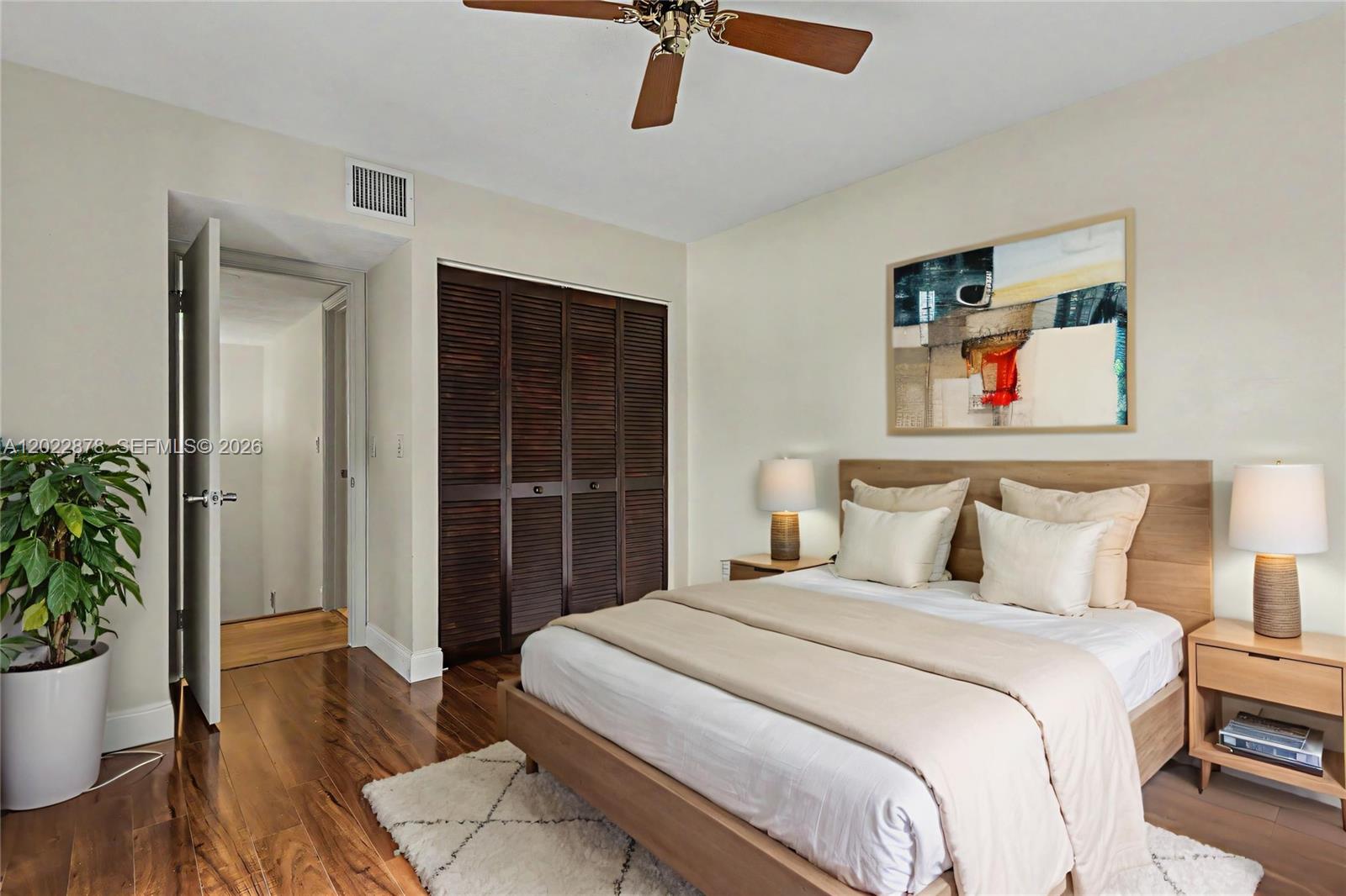 1530 W Harmony Lake Cir
