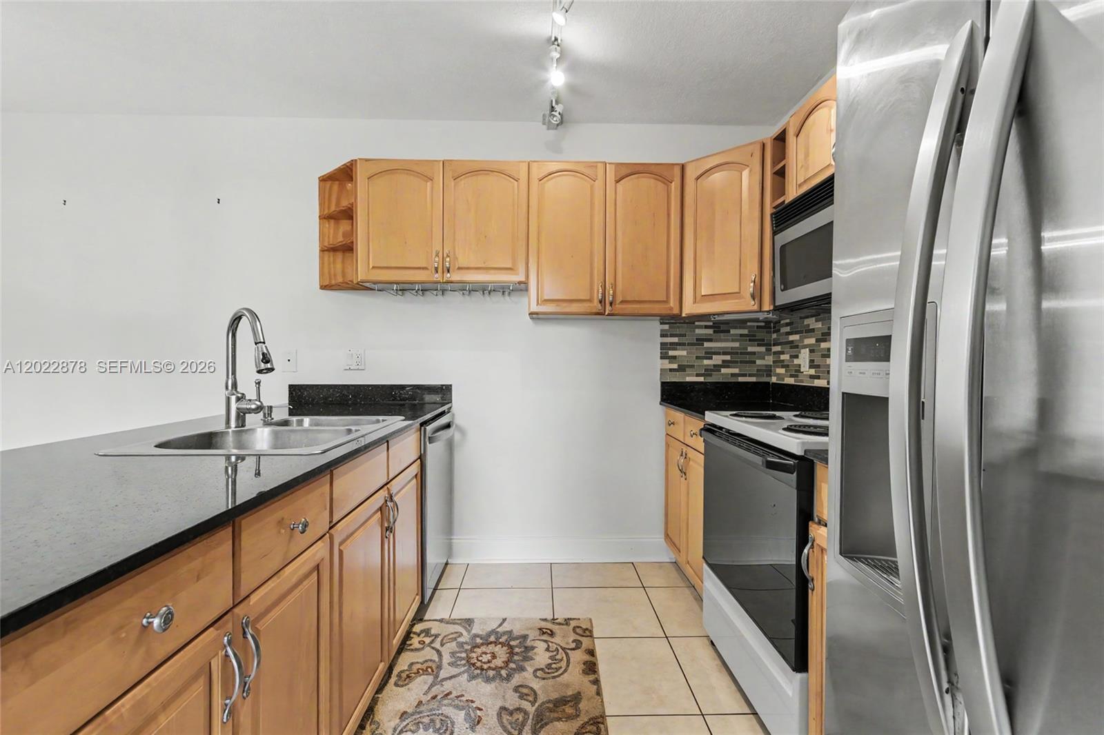 1530 W Harmony Lake Cir