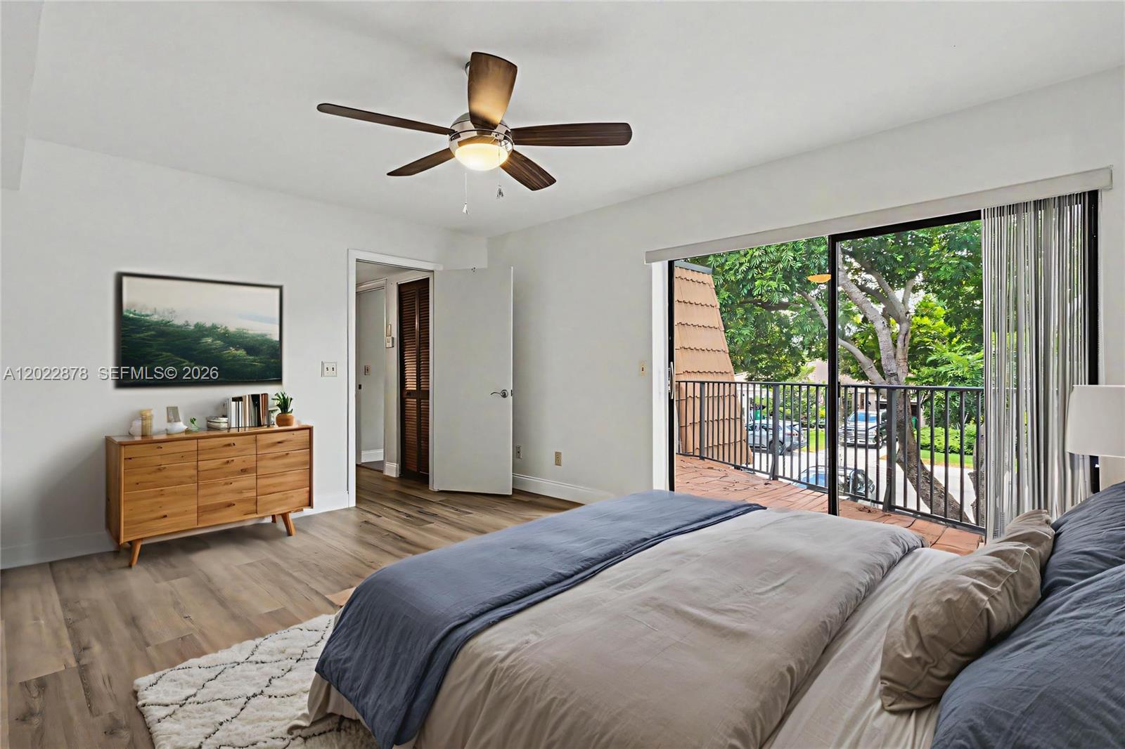 1530 W Harmony Lake Cir