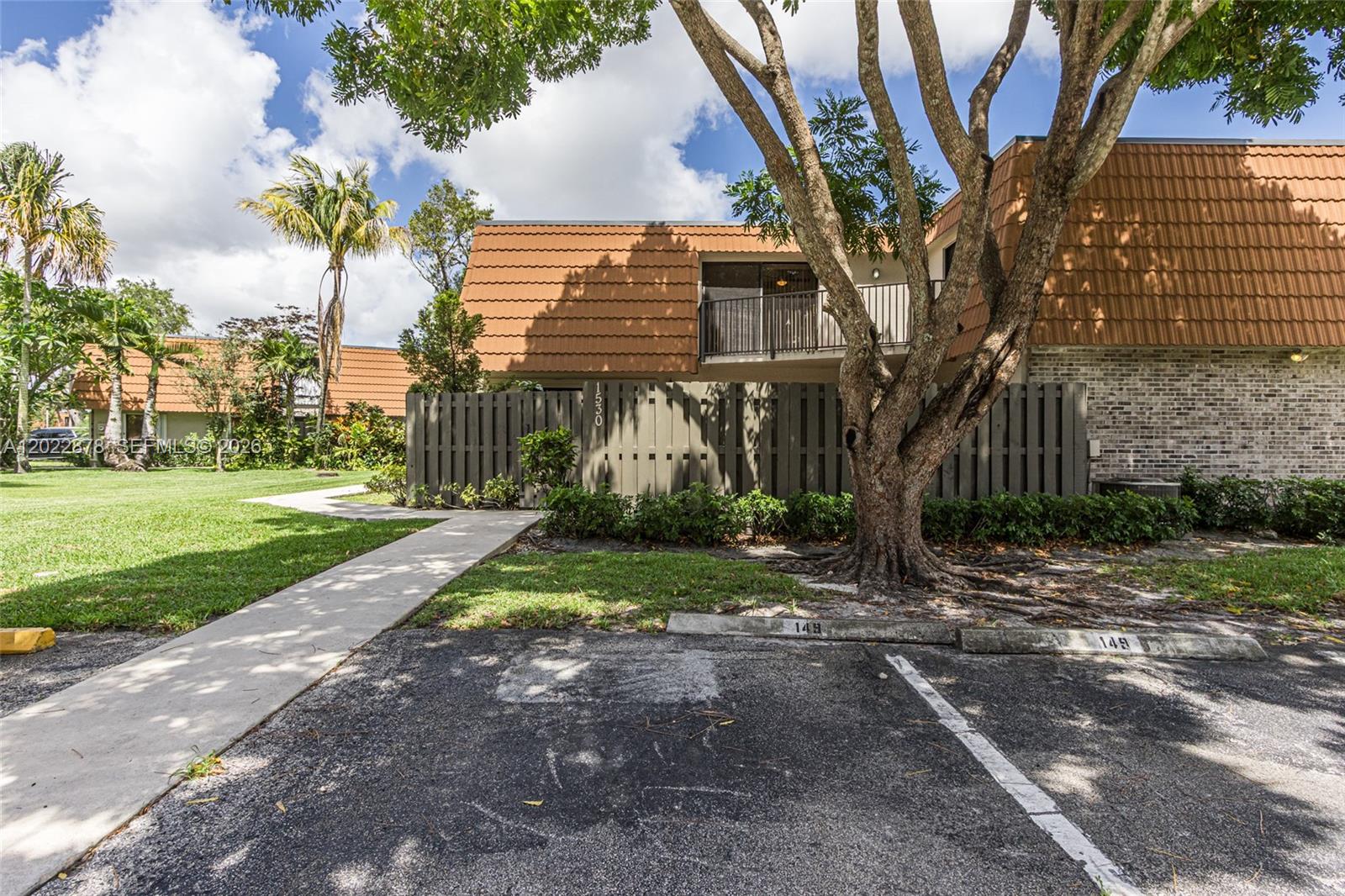1530 W Harmony Lake Cir