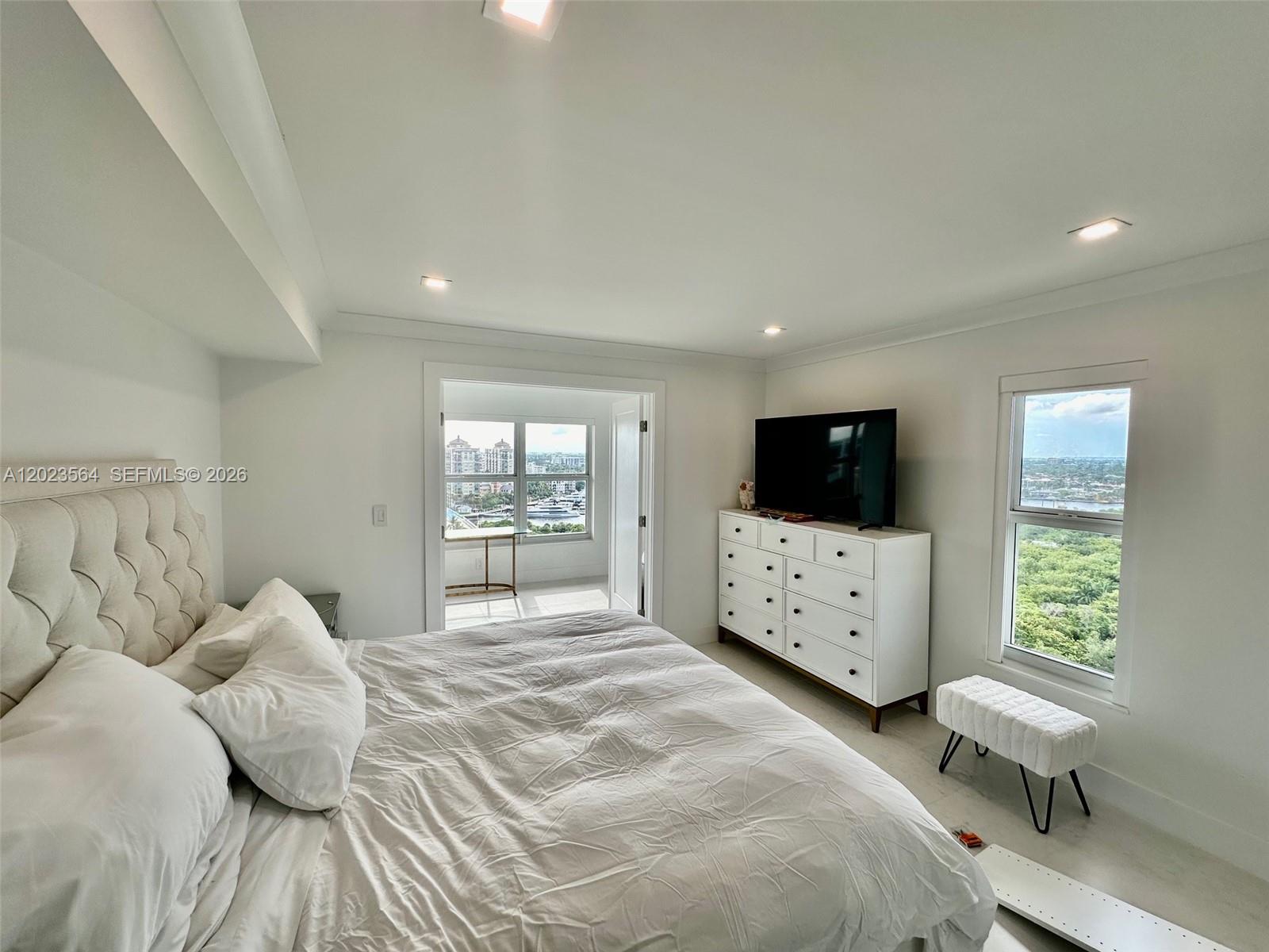 3000 E Sunrise Blvd Unit: PHG