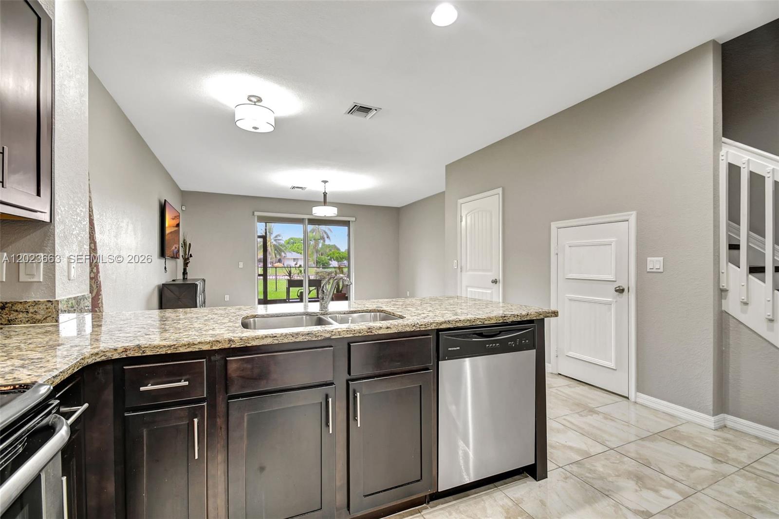 1119 Vermilion Dr