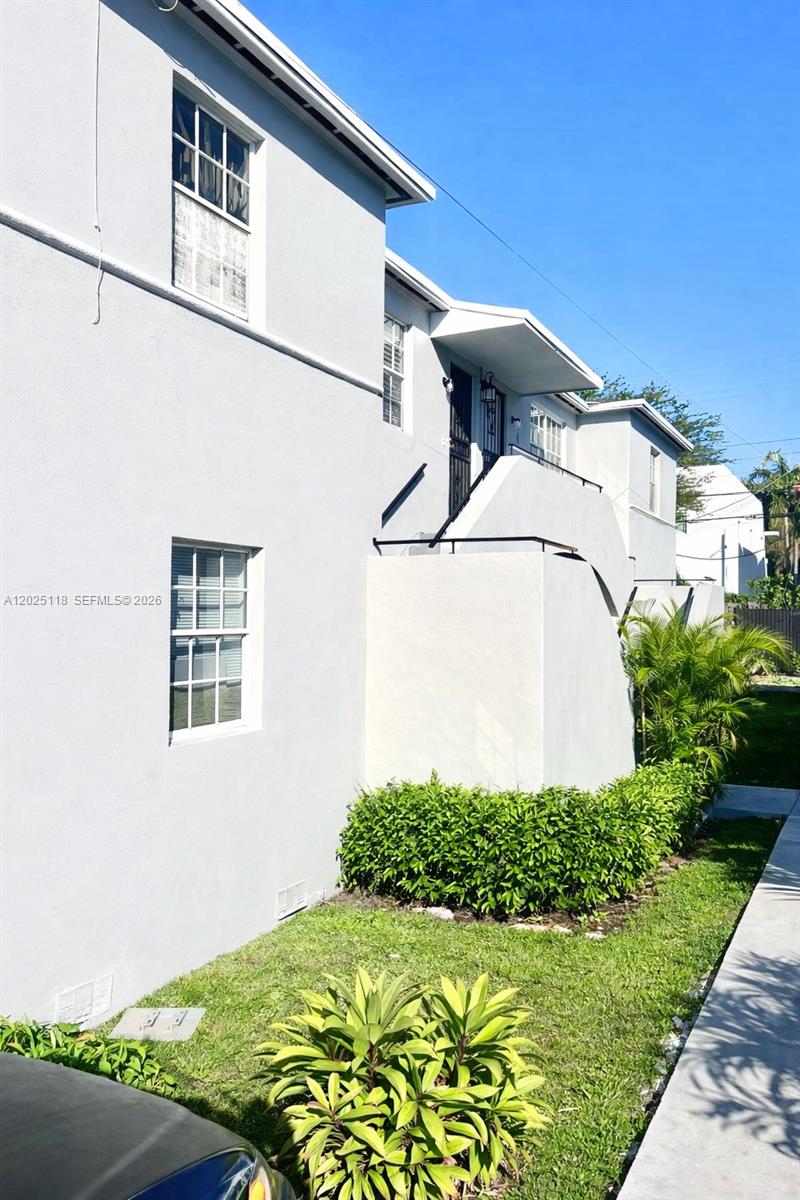 2371 SW 27th St