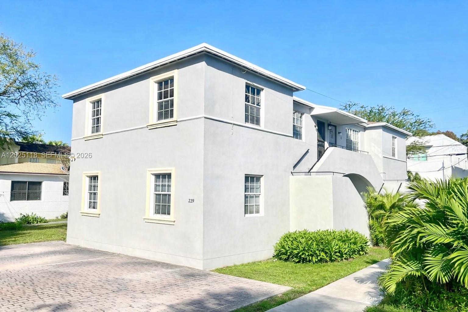 2371 SW 27th St