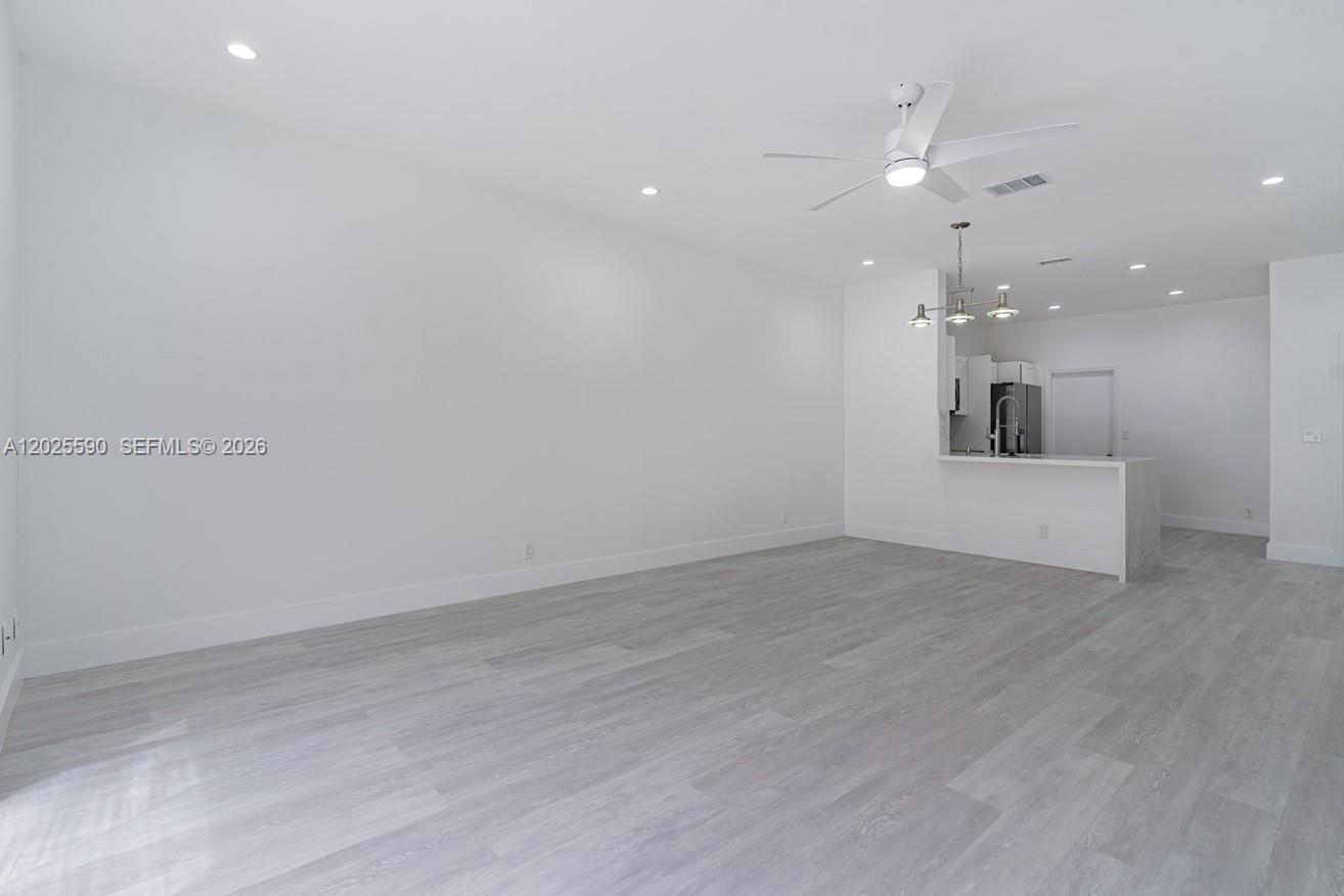 2098 Madeira Dr