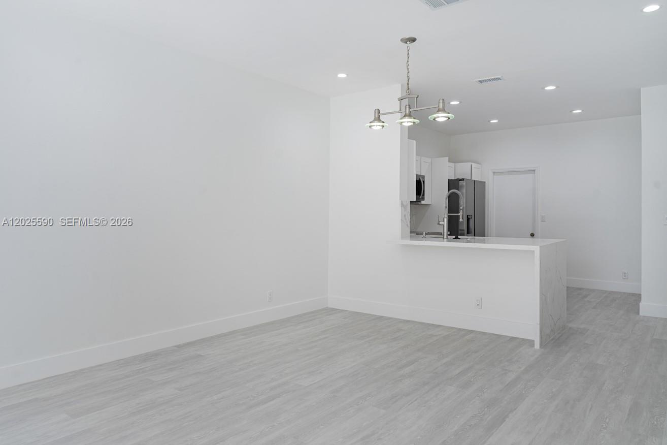 2098 Madeira Dr