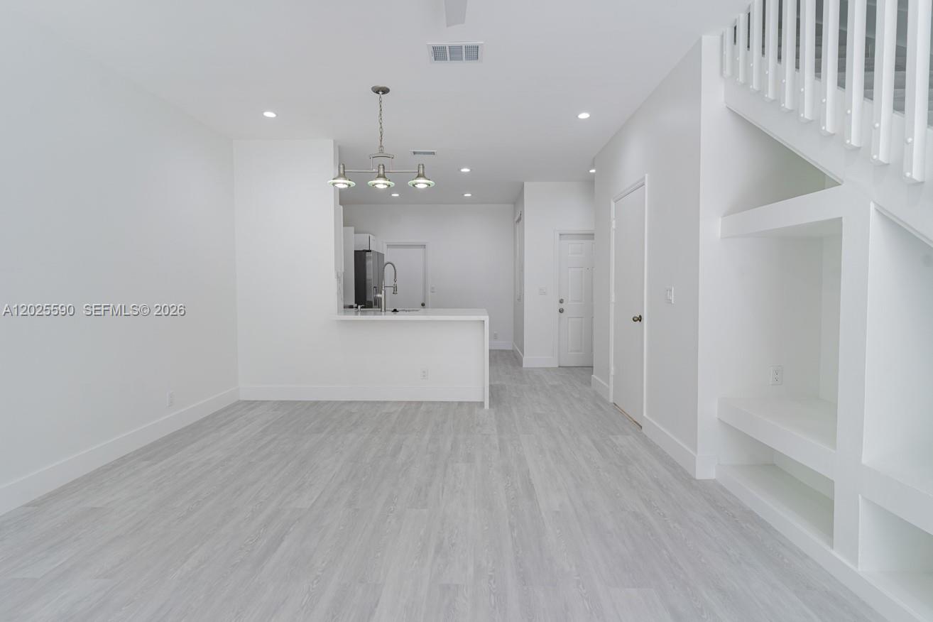 2098 Madeira Dr