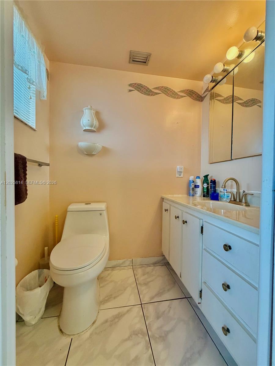 2901 NW 46th Ave # 304