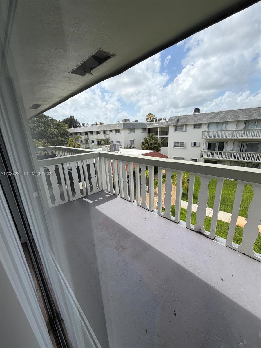 15205 NE 6th Ave # D303