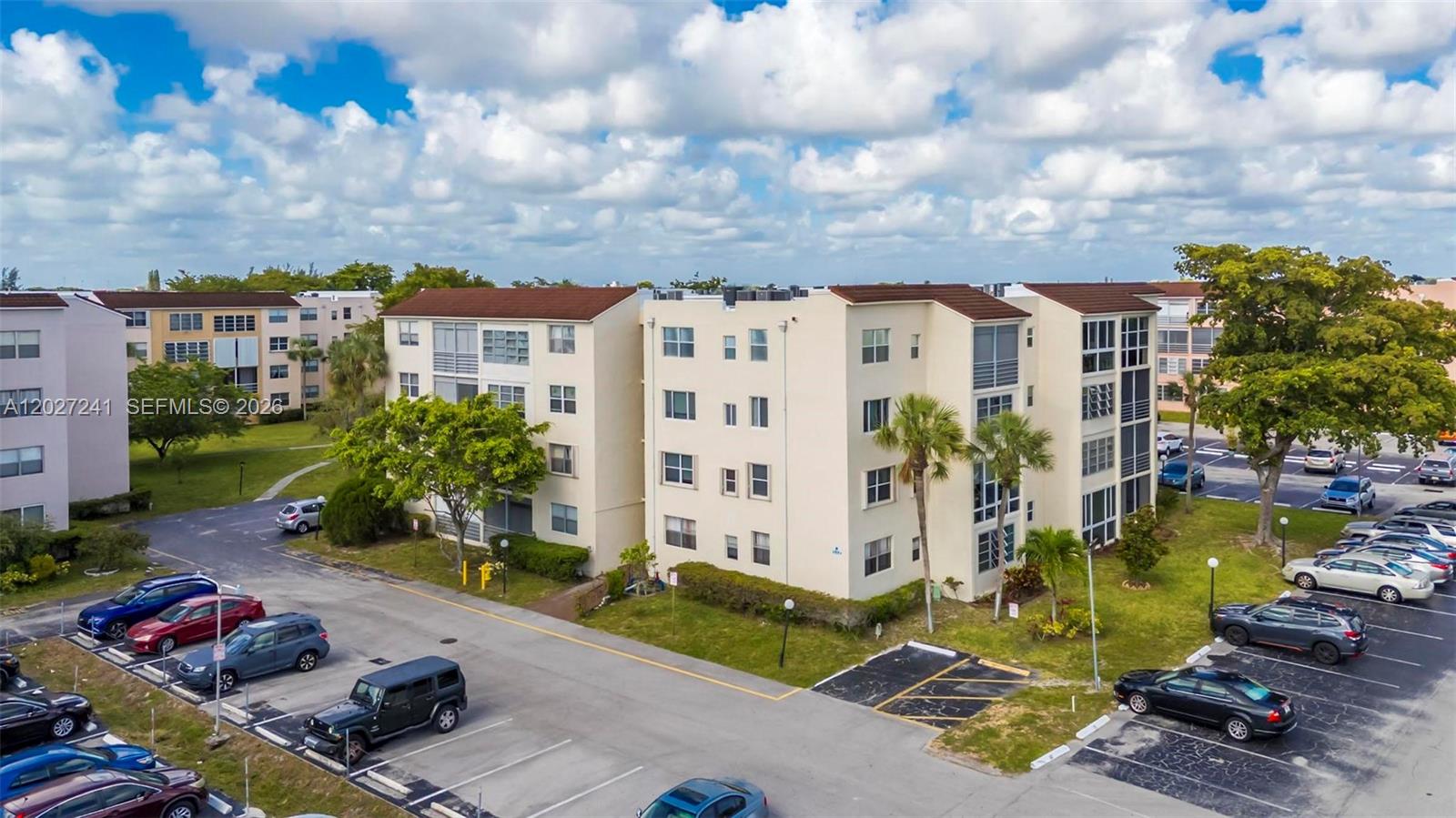 2831 Somerset Dr # 311