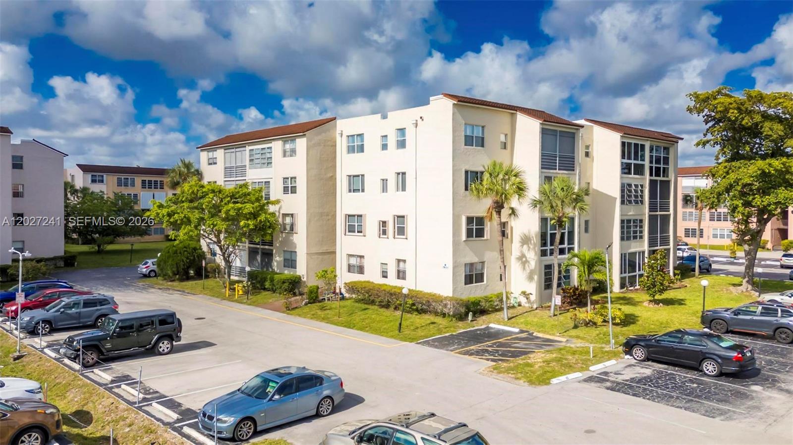 2831 Somerset Dr # 311