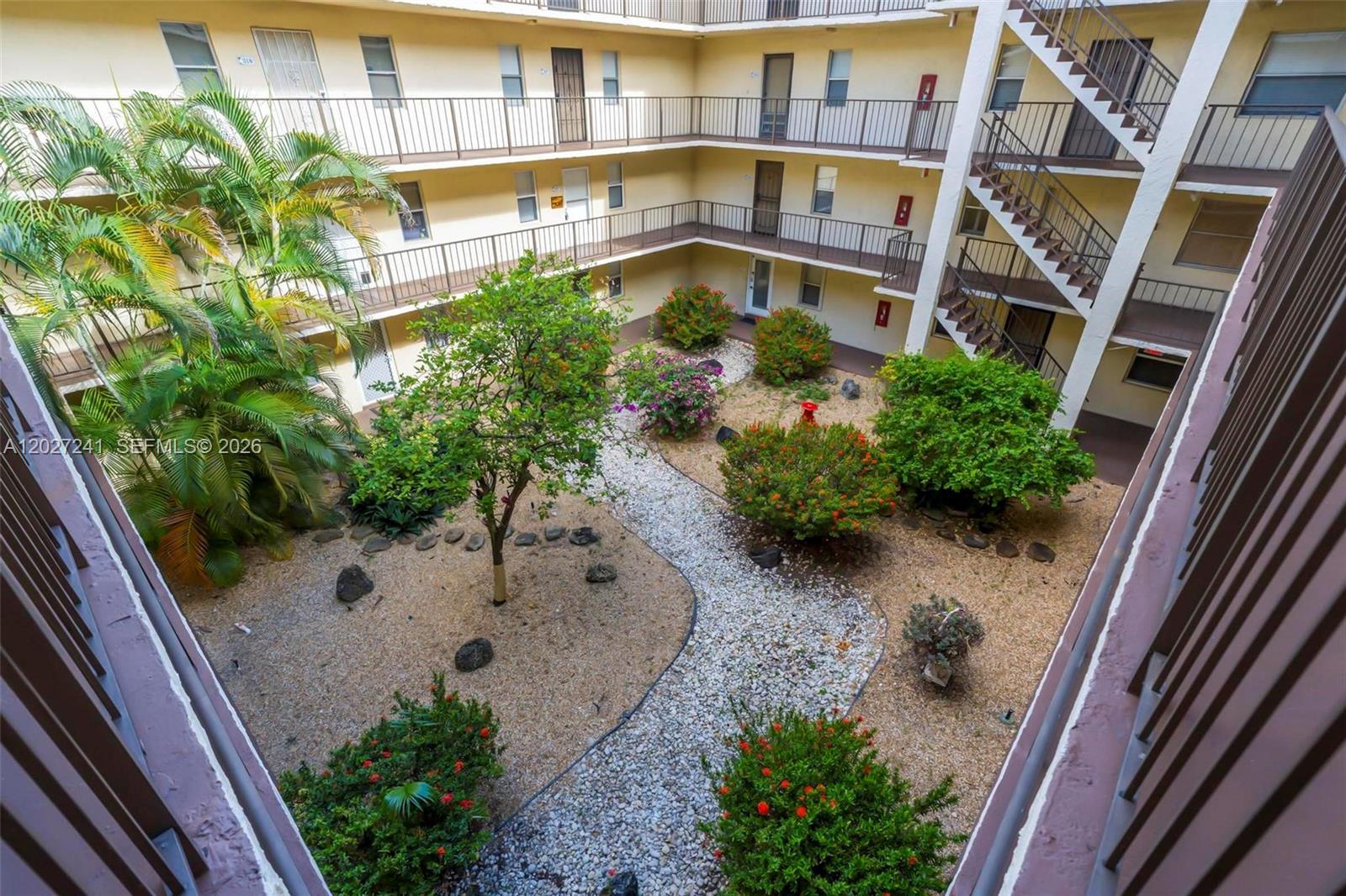 2831 Somerset Dr # 311