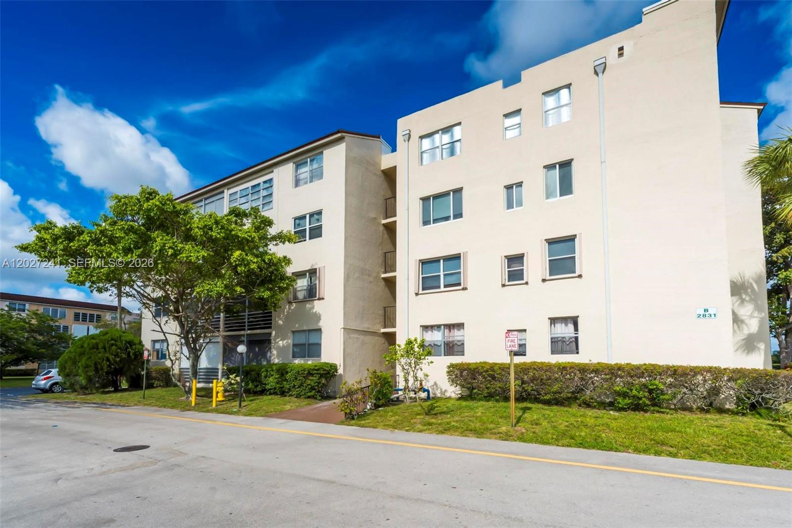 2831 Somerset Dr # 311