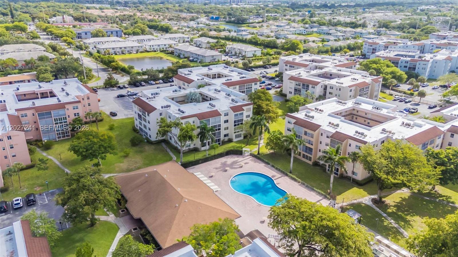 2831 Somerset Dr # 311