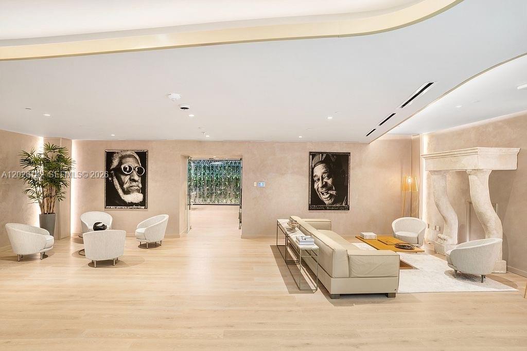 1000 Brickell Plz Unit: PH5304