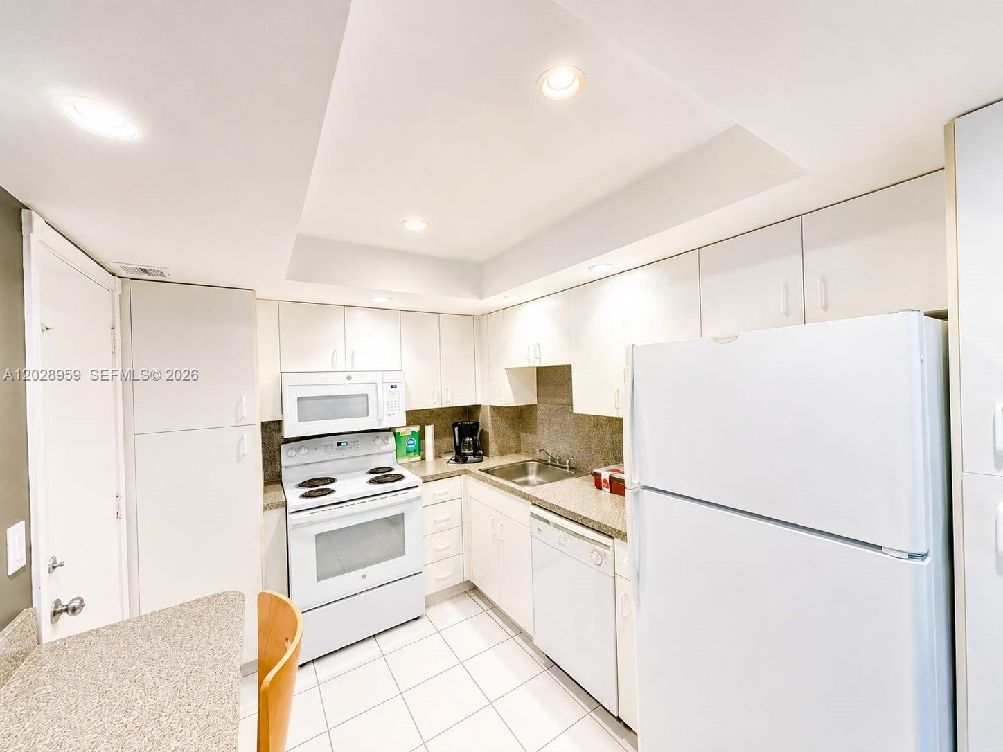 5005 Collins Ave # 616