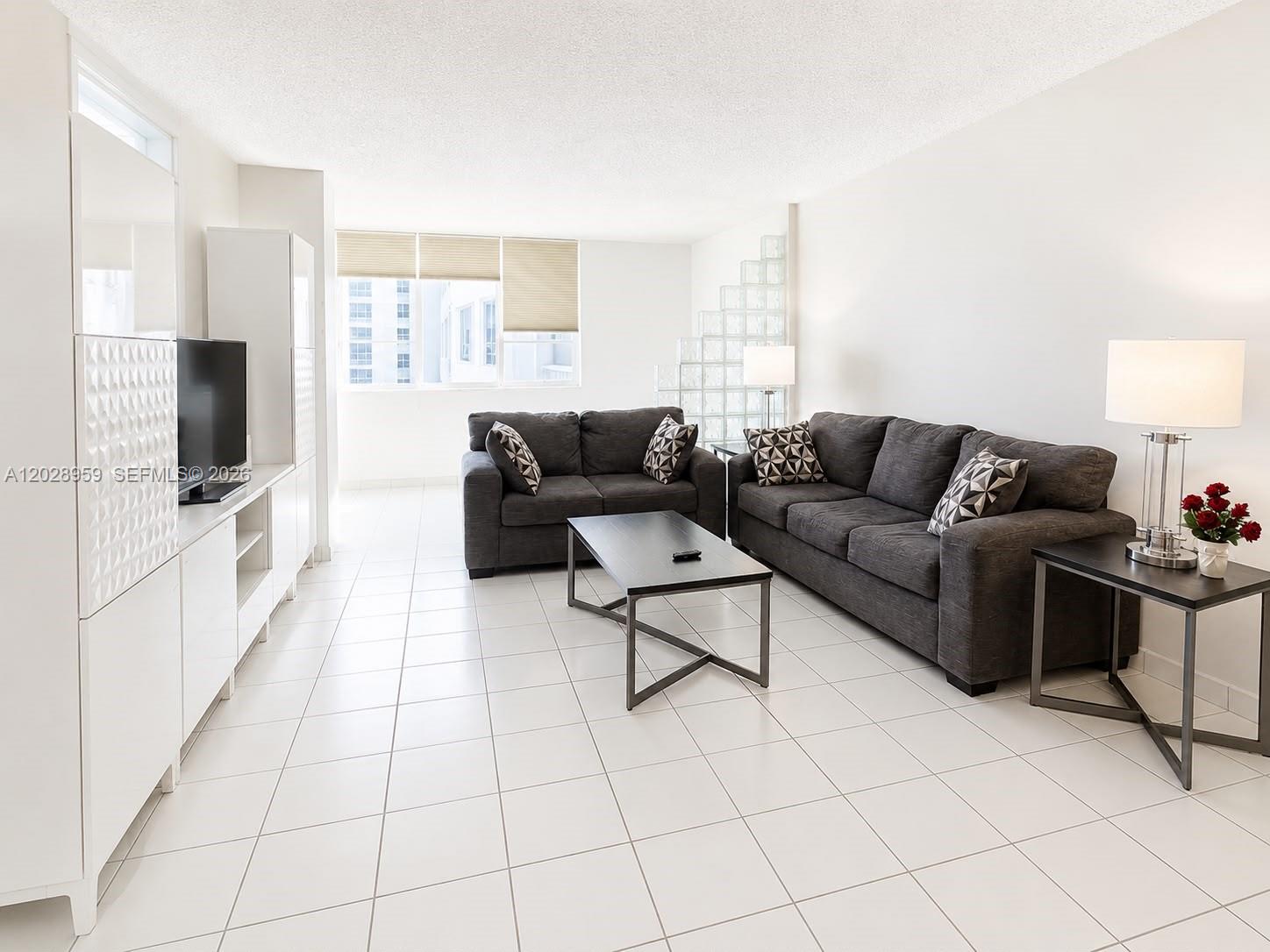 5005 Collins Ave # 616