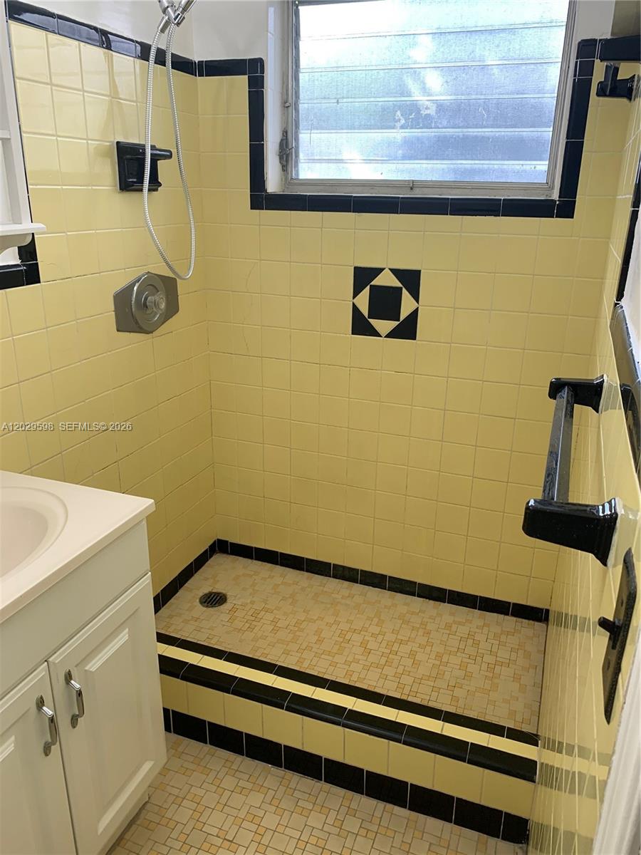 5616 Arthur St Unit: N