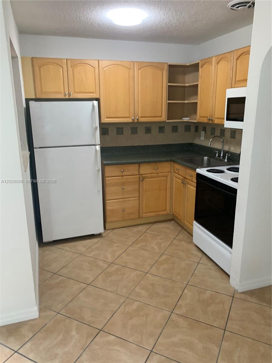 5616 Arthur St Unit: N